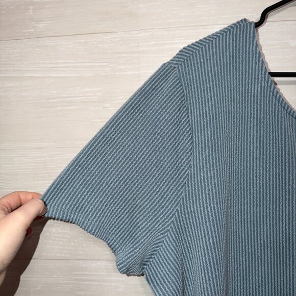 Arula Blue Ribbed Peplum Top Size 1X 14/16 Short Sleeve Stretch Knit Blouse - Picture 4 of 7